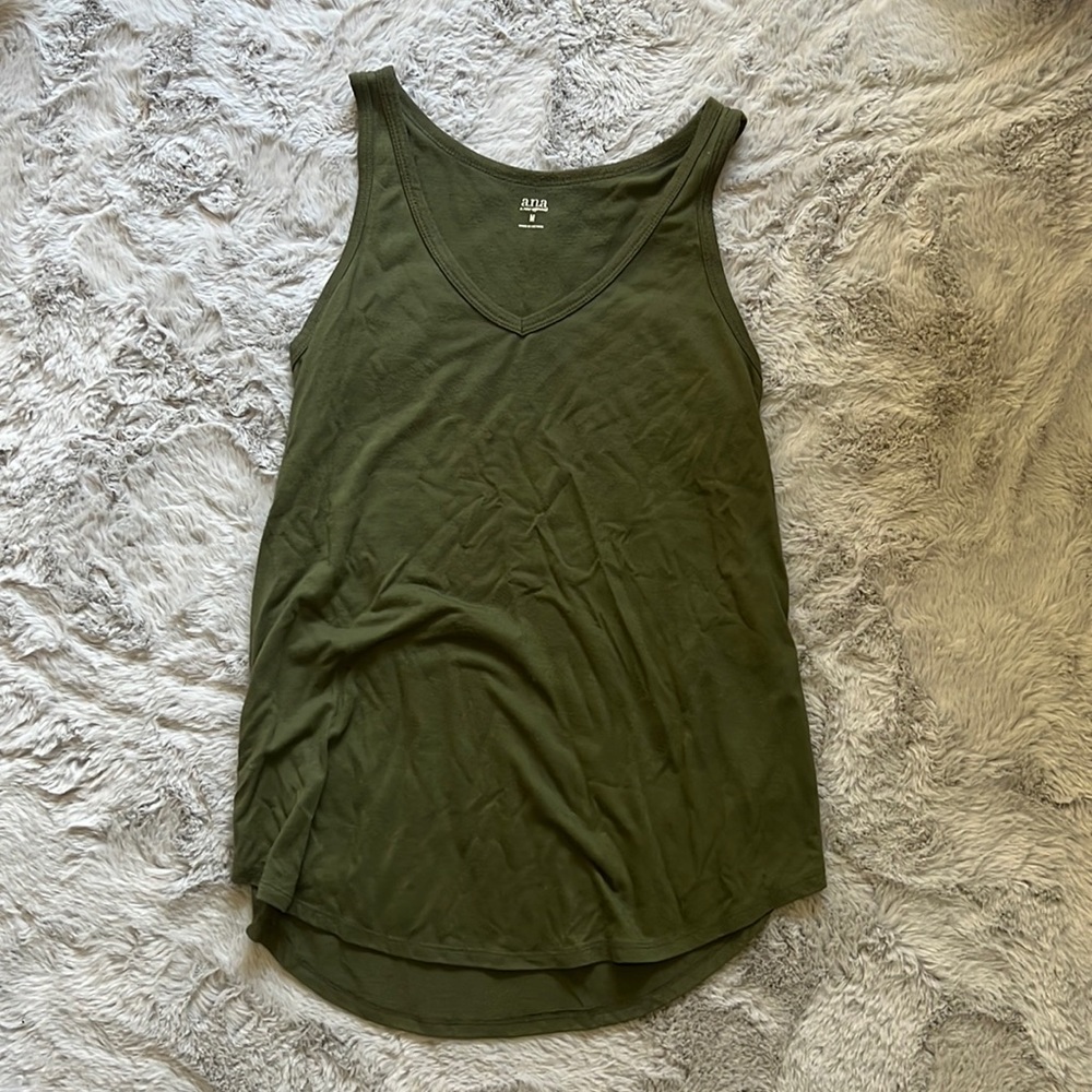 Size M Green tank top